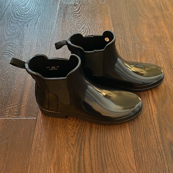 NWOT Hunter Chelsea Glossy Boots - Picture 6 of 11